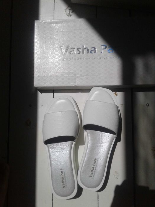 Продам кожаные шлепанцы