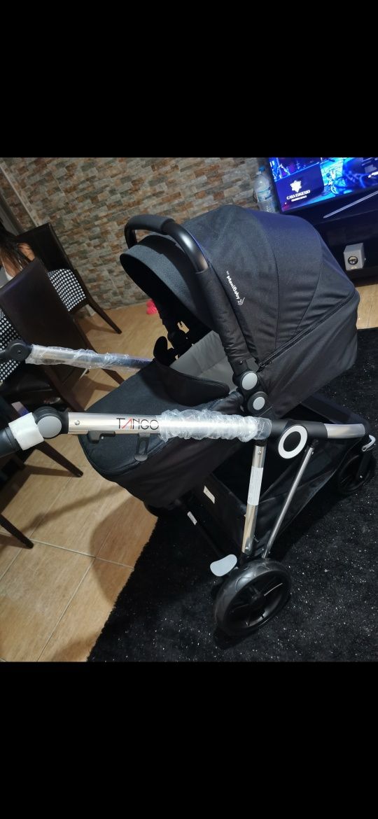 Carrinho de bebé novo trio maxibaby