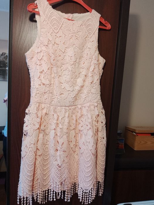 Sukienka koktajlowa pudrowa