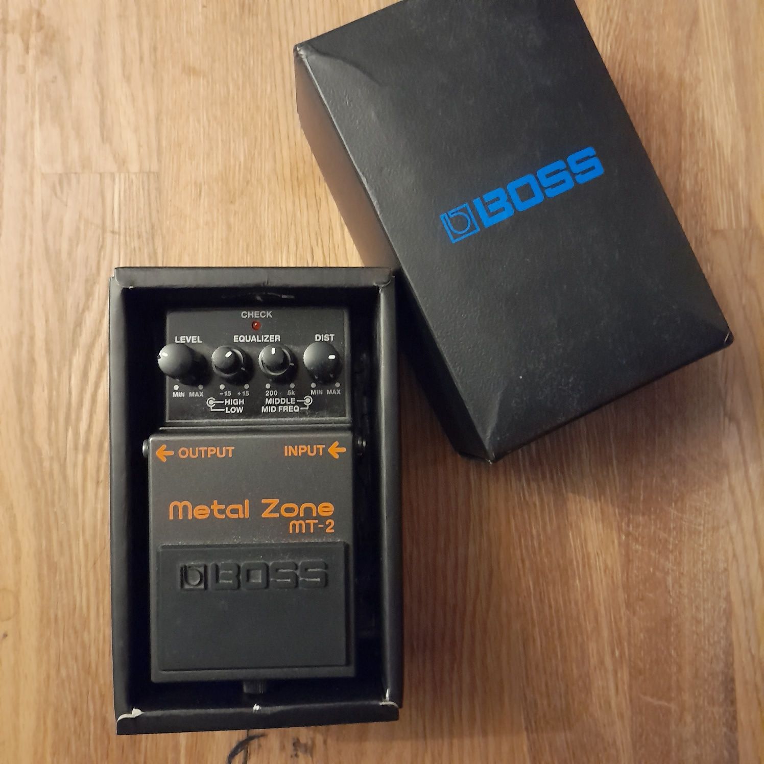 Boss Metal Zone mt-2