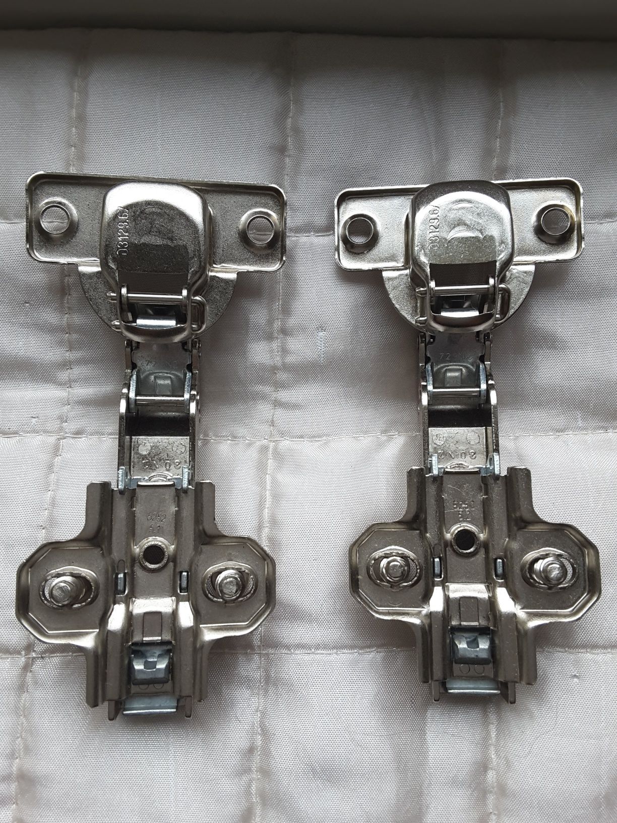 Zawiasy meblowy wpuszczany 110