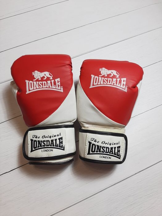 Продам шлем дві пари перчаток і захист