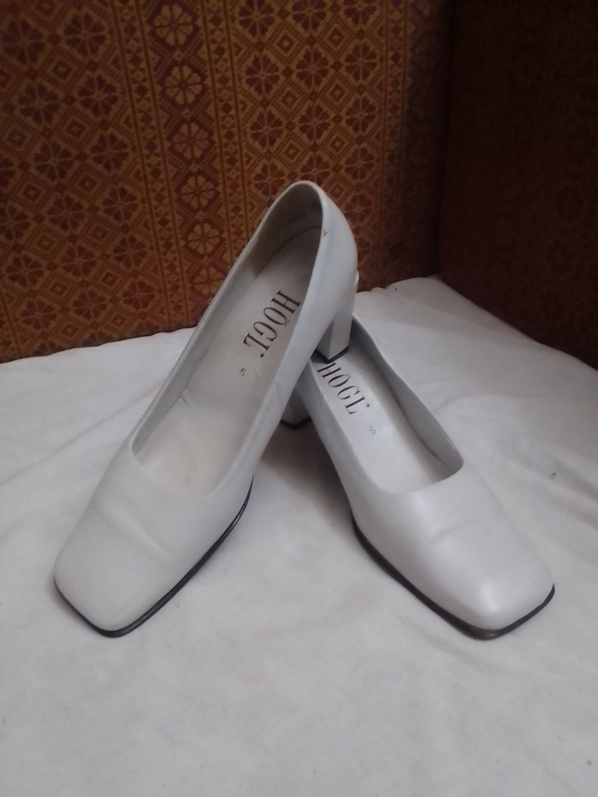 Женские белые кожаные лаковые туфли 38,5 размер недорого