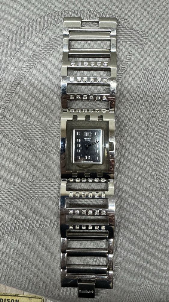 Relogio senhora Swatch com cristais na pulseira