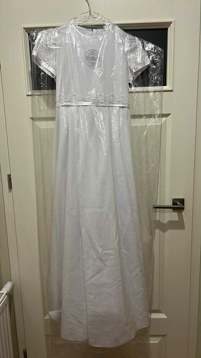 Sukienka komunijna w zestawie: bolerko, torebka i wianek, stan idealny
