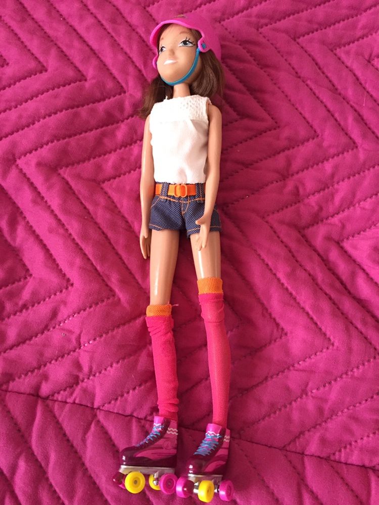 Boneca com patins