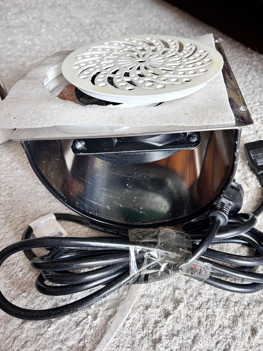 Обладнання для манікюру (витяжка, лампа)