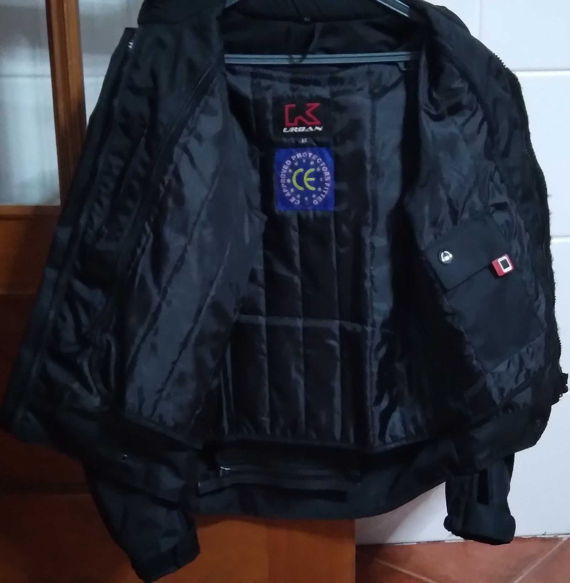 Vendo conjunto de blusão de mota e capacete, feminino, tamanho M.