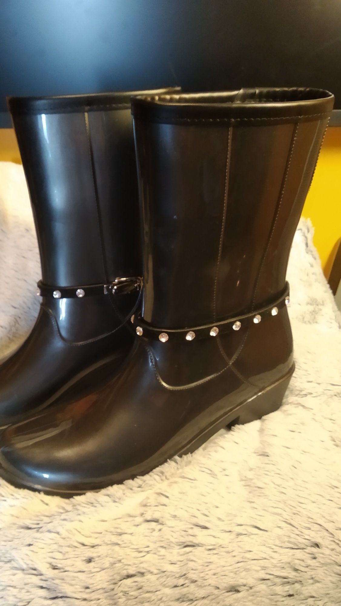 Botins Pretos com brilhantes