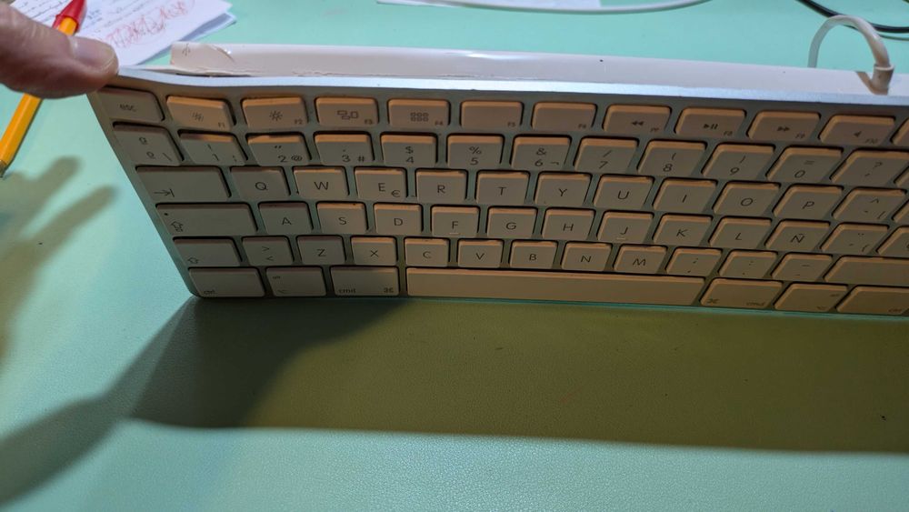Teclado Apple Branco referencia 1843 para Peças