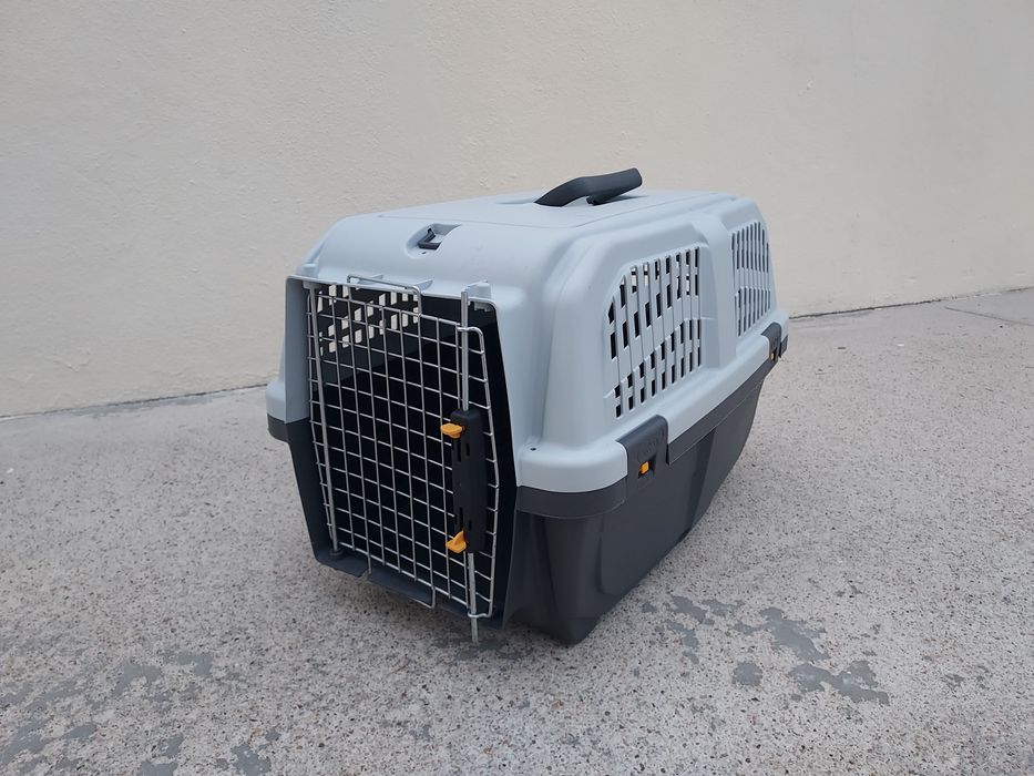 Caixa transportadora de cão