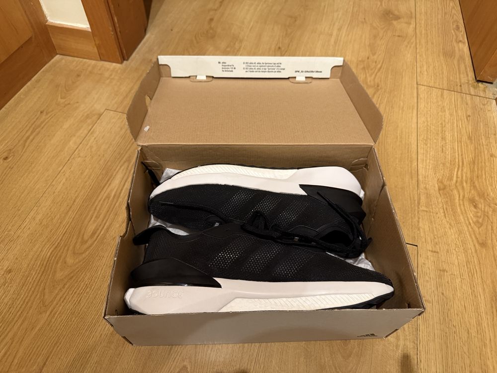 Sapatilhas Adidas Avryn
