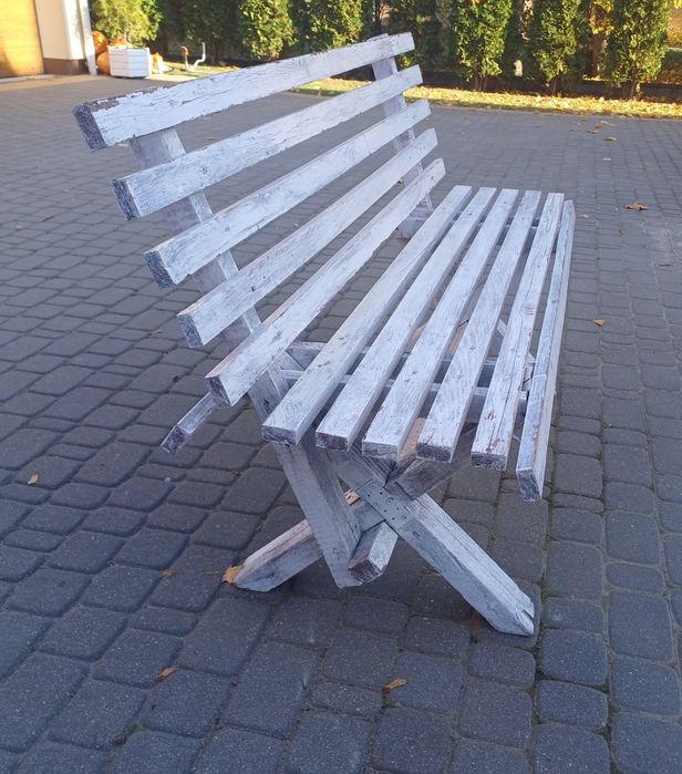 Ławki i stół ogrodowy