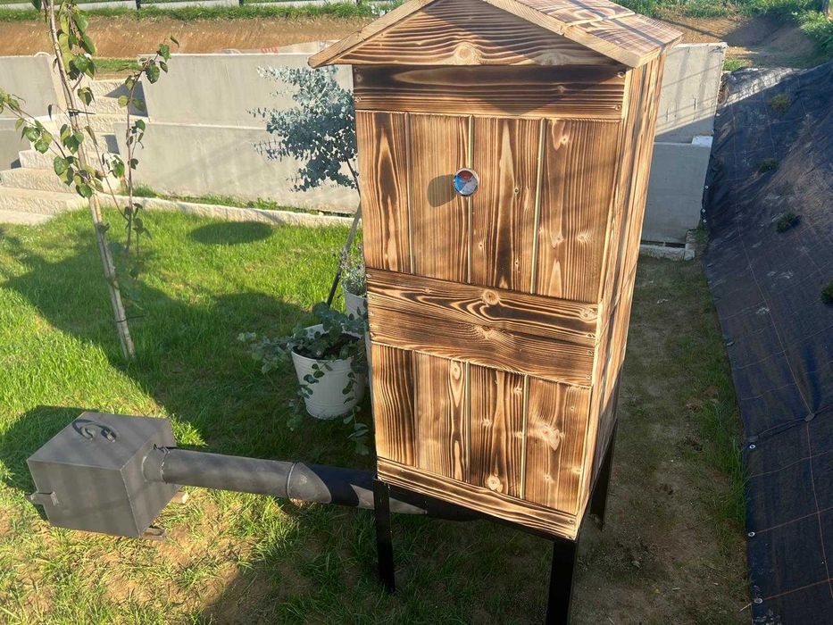 drewniana wędzarnia ogrodowa, piec wędzarniczy, wędzarnia