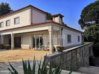 Quinta T5 com Piscina, Campo de Futebol, Ténis e Vinha – Vila Nova de