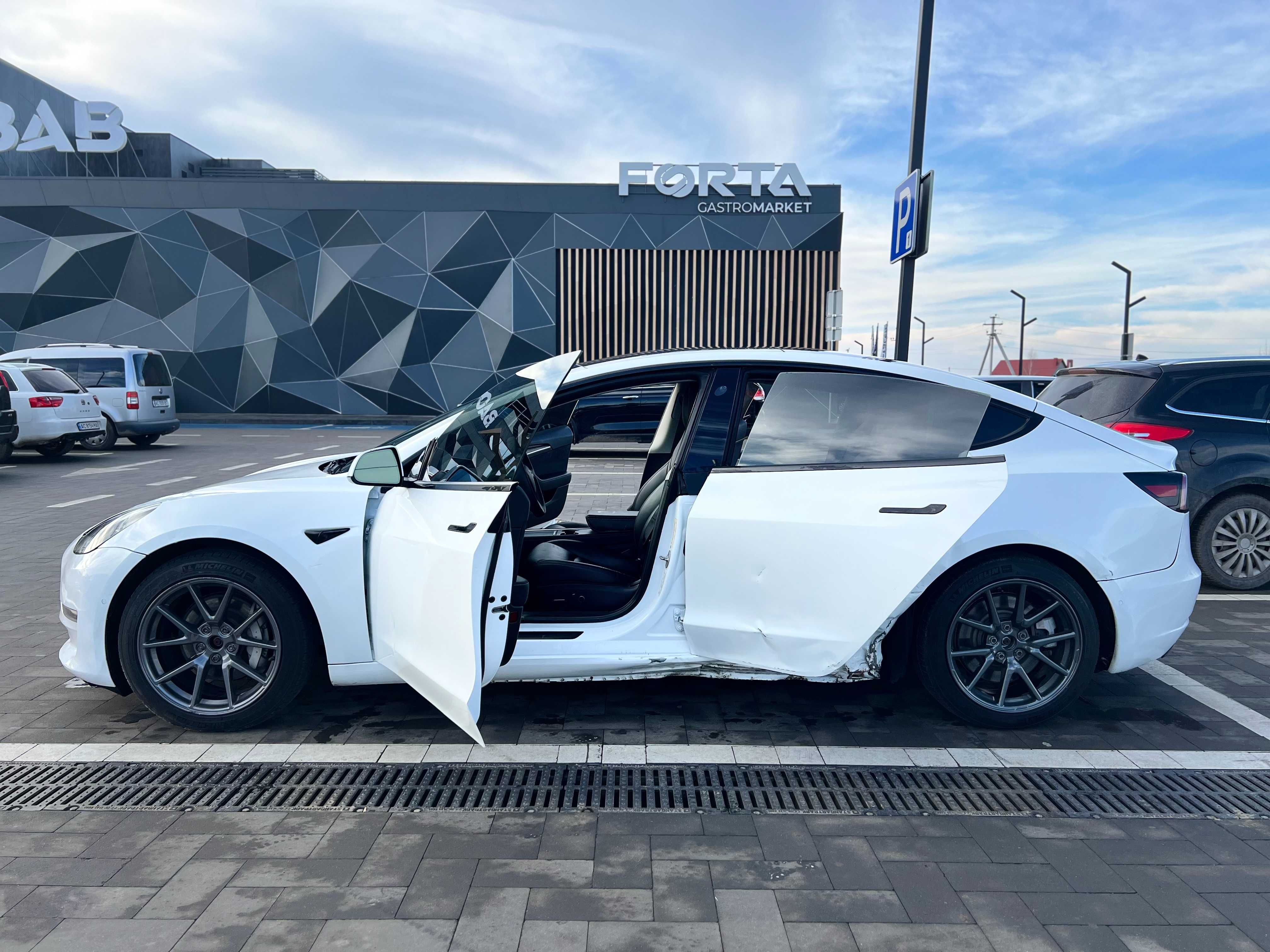 Tesla Model 3 Long Range Dual Motor AWD 2021 рік