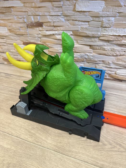 Трек Hot Wheels City Небезпечний трицератопс