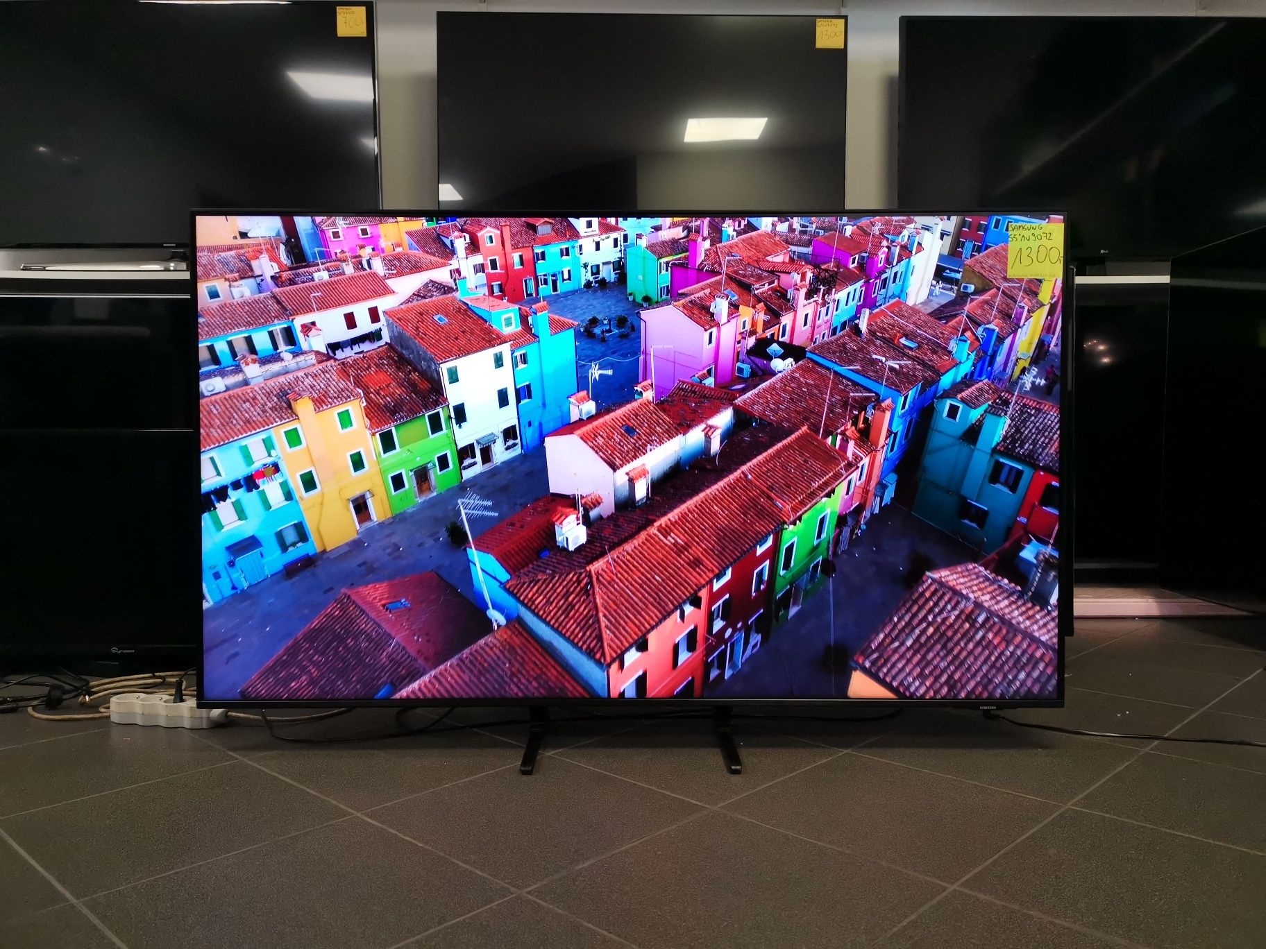 Samsung 55 cali 4K UHD hdr Smart WiFi TizenOS DVB-T2 55AU9072 gw3m