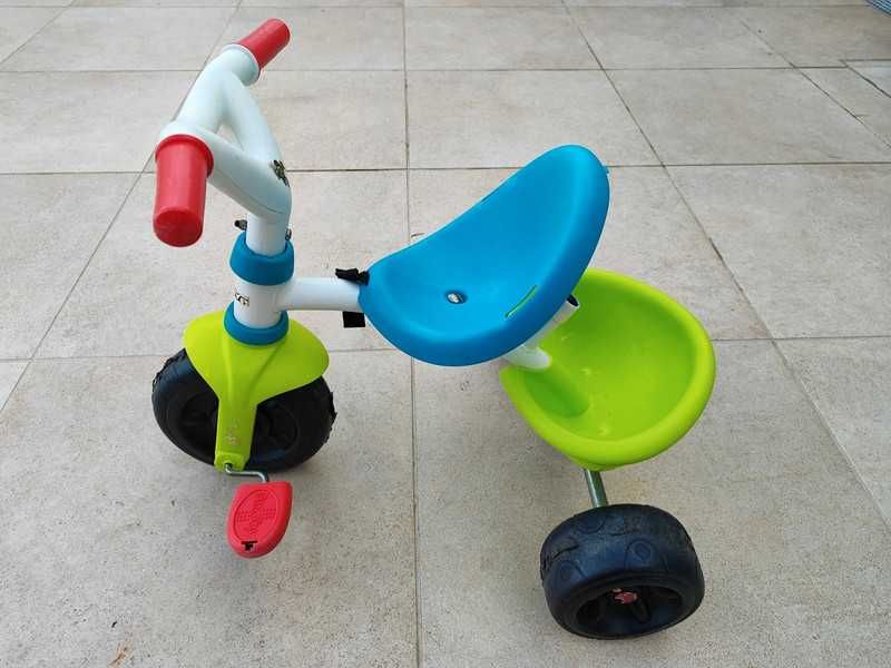 Triciclo em bom estado e pronto a rolar!