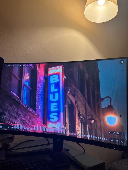 AOC C32G2ZE/BK 32” 240Hz VA Curved FHD FreeSync Gaming Monitor