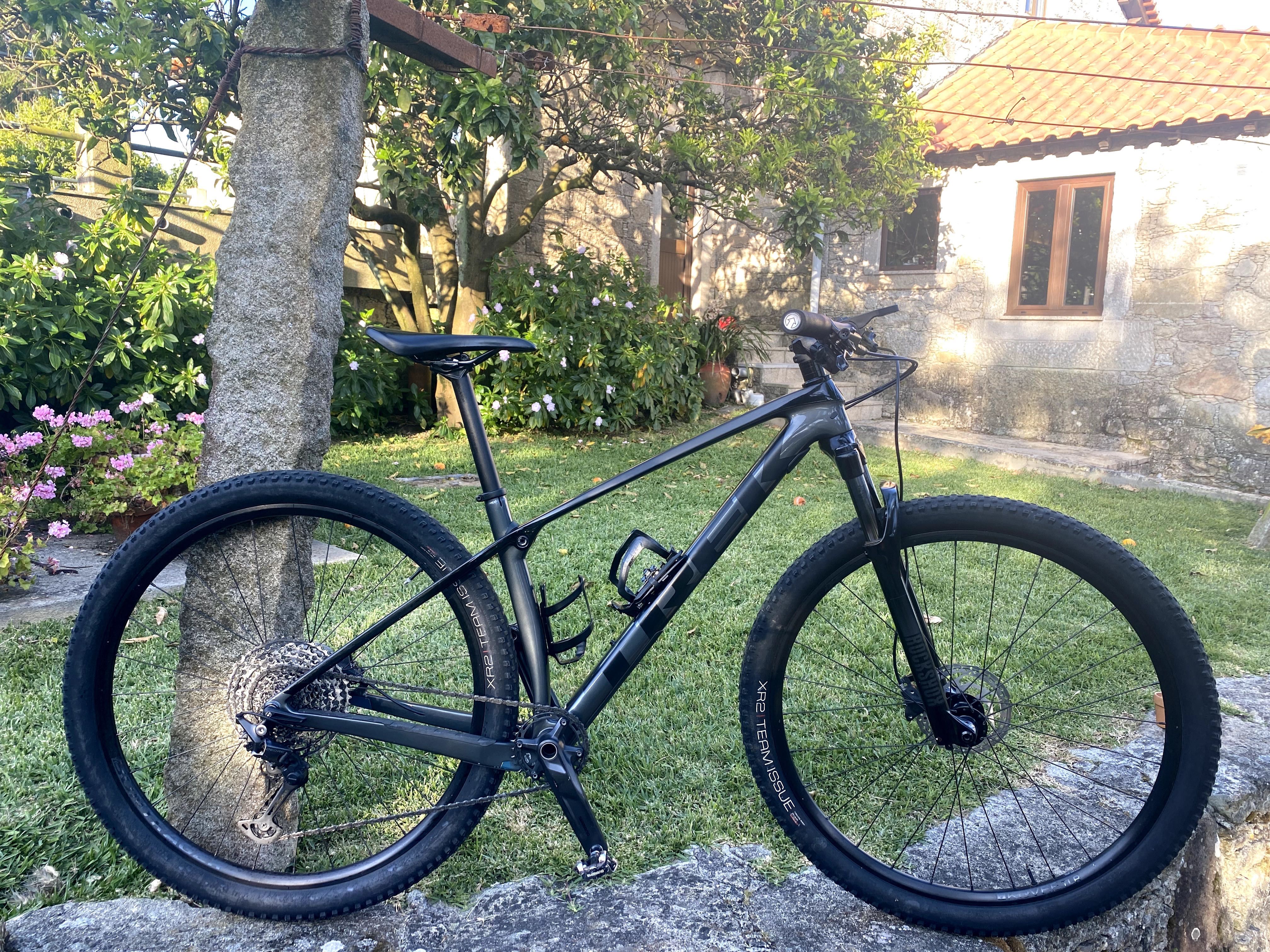 Bicicleta Trek PROCALIBER 9.5 (2022) quadro carbono IsoSpeed tamanho M