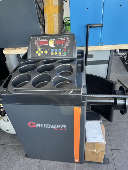 Zestaw maszyn wulkqnizacyjnycb wyważarka i montażownica hofmann