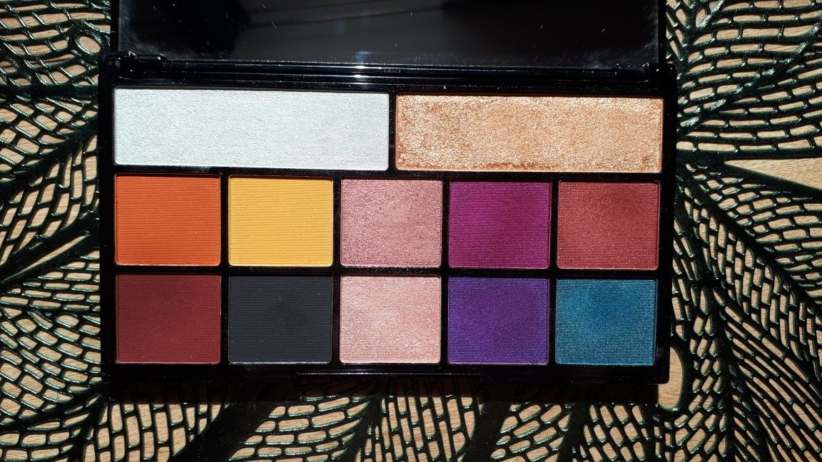 Makeup revolution paletka cieni do powiek