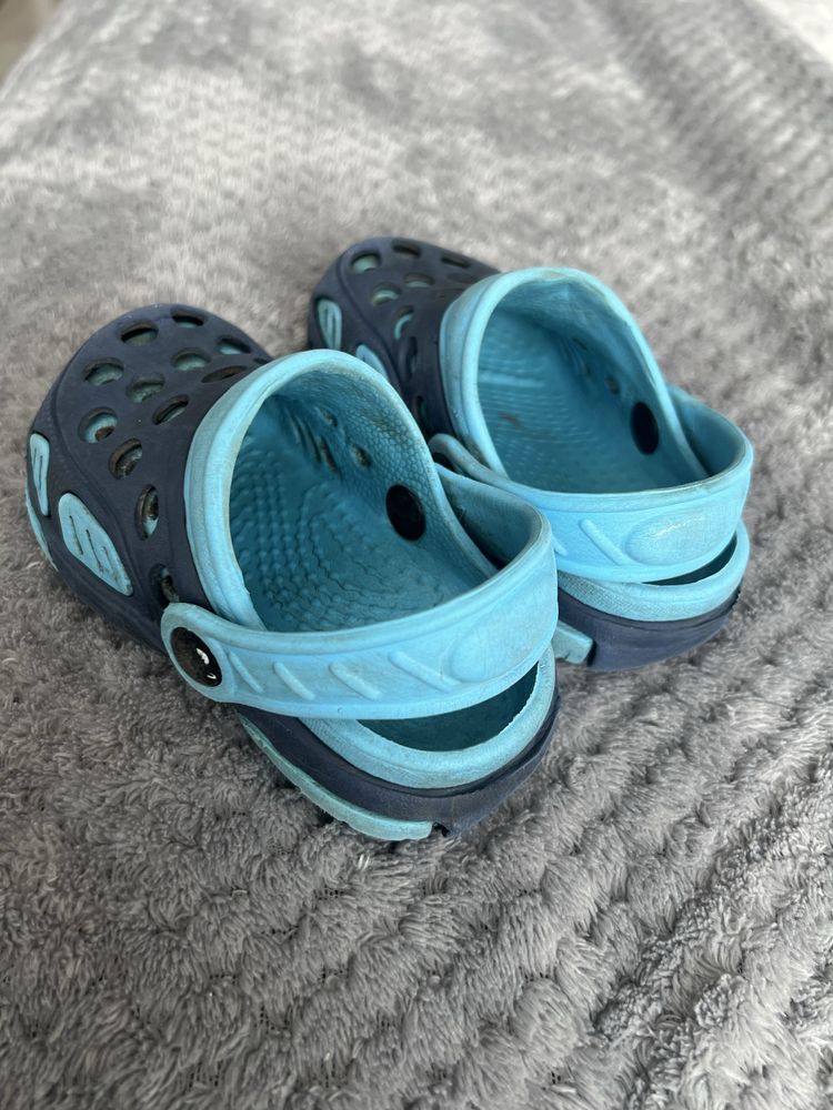 Crocsy dla chłopca 24