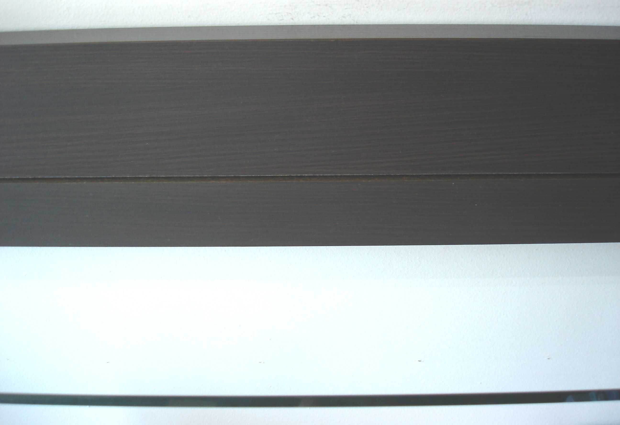 Brązowa, używana półka drewniano szklana.