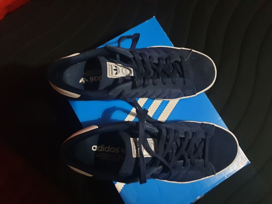Tênis adidas