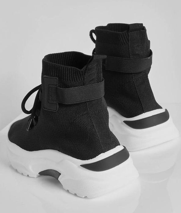 Жіночі кросівки високі