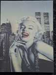 Obraz z twarzą Marilyn Monroe