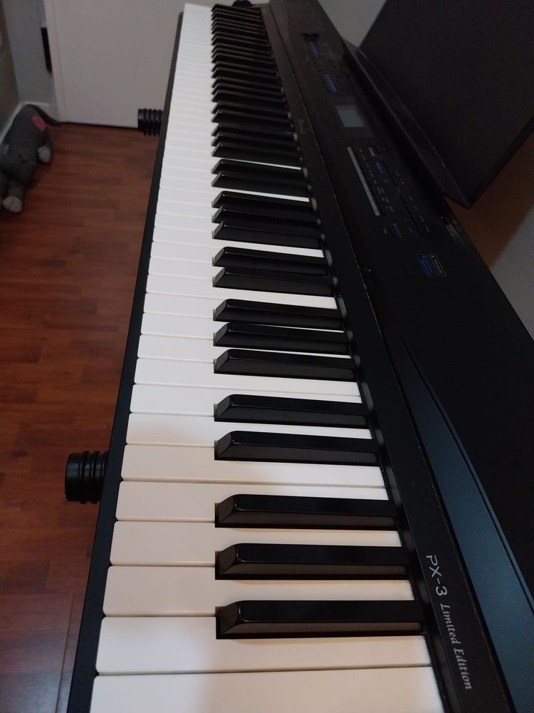Piano CASIO PX-3BK com suporte