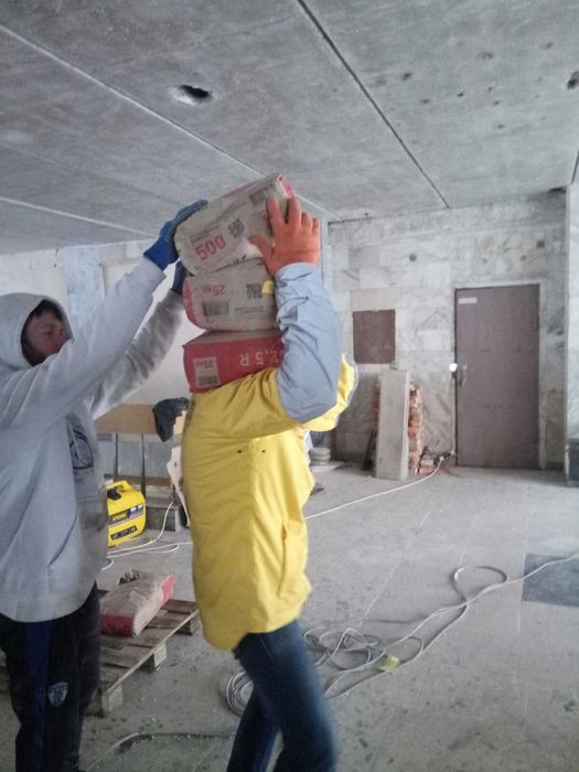 Професійні вантажники, офісні та квартирні переїзди