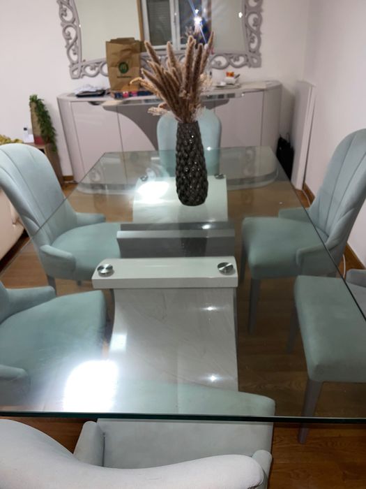 Mesa de jantar luxuosa