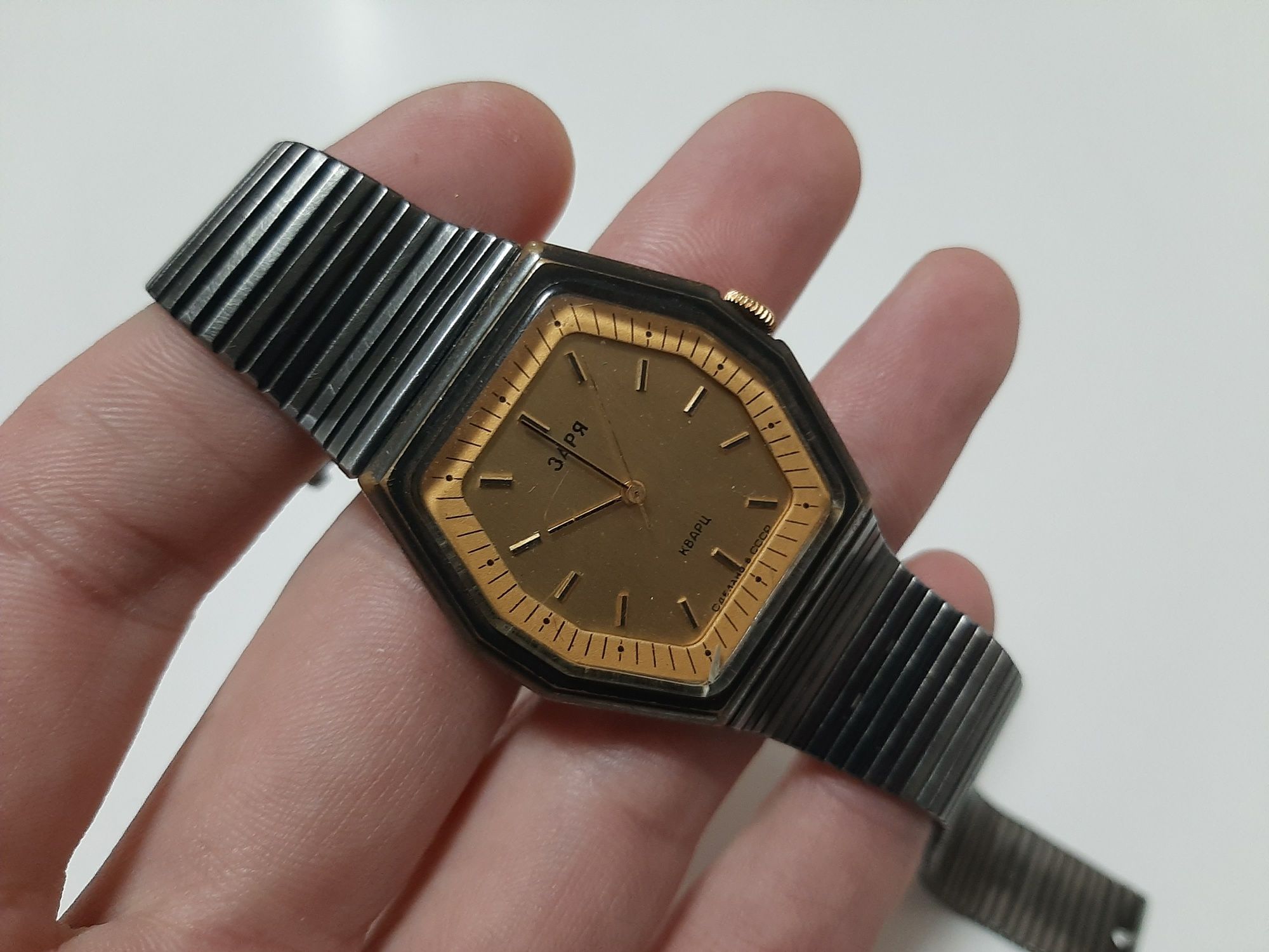 Старинные мужские часы"Заря-кварц"СССР