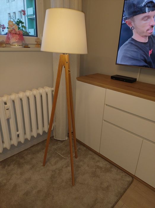 Stylowa lampa stojąca nocna do salonu pokoju