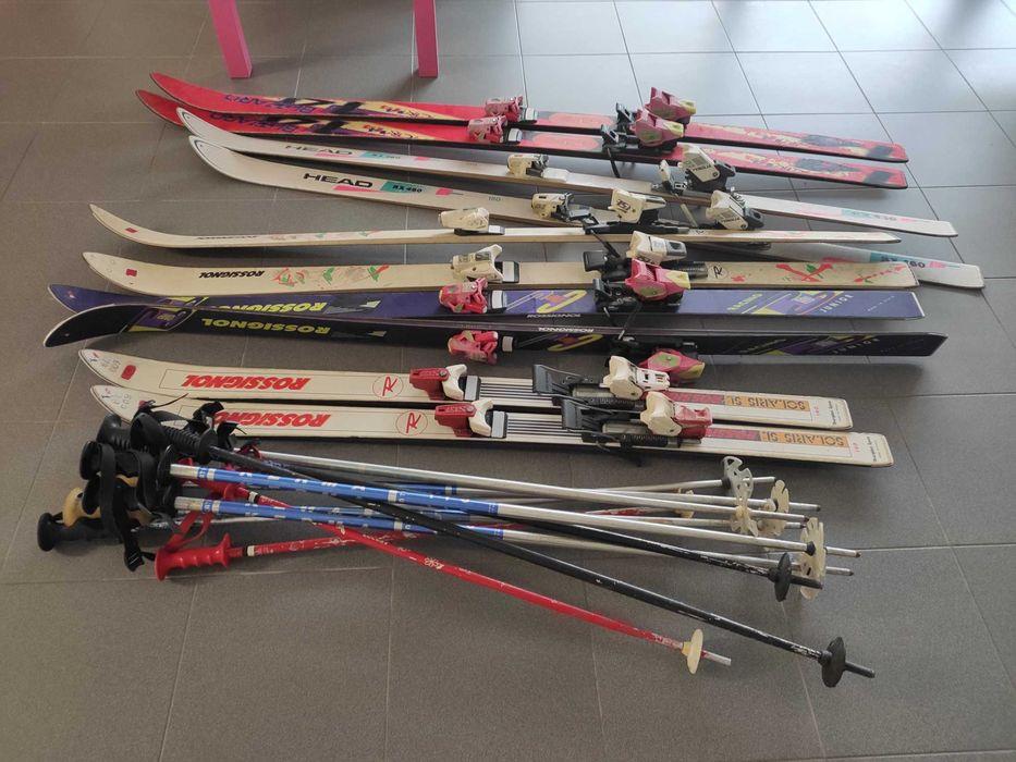 Skis e bastões retro/vintage