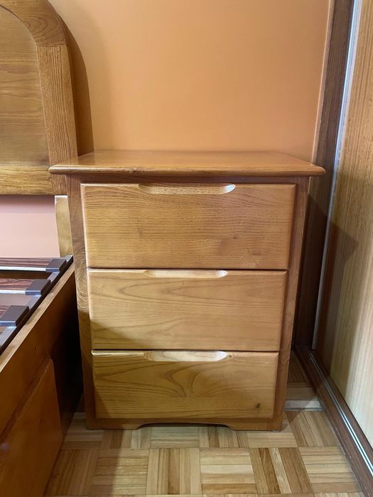 Cama de casal e 2 mesas de cabeceiras - madeira cerejeira