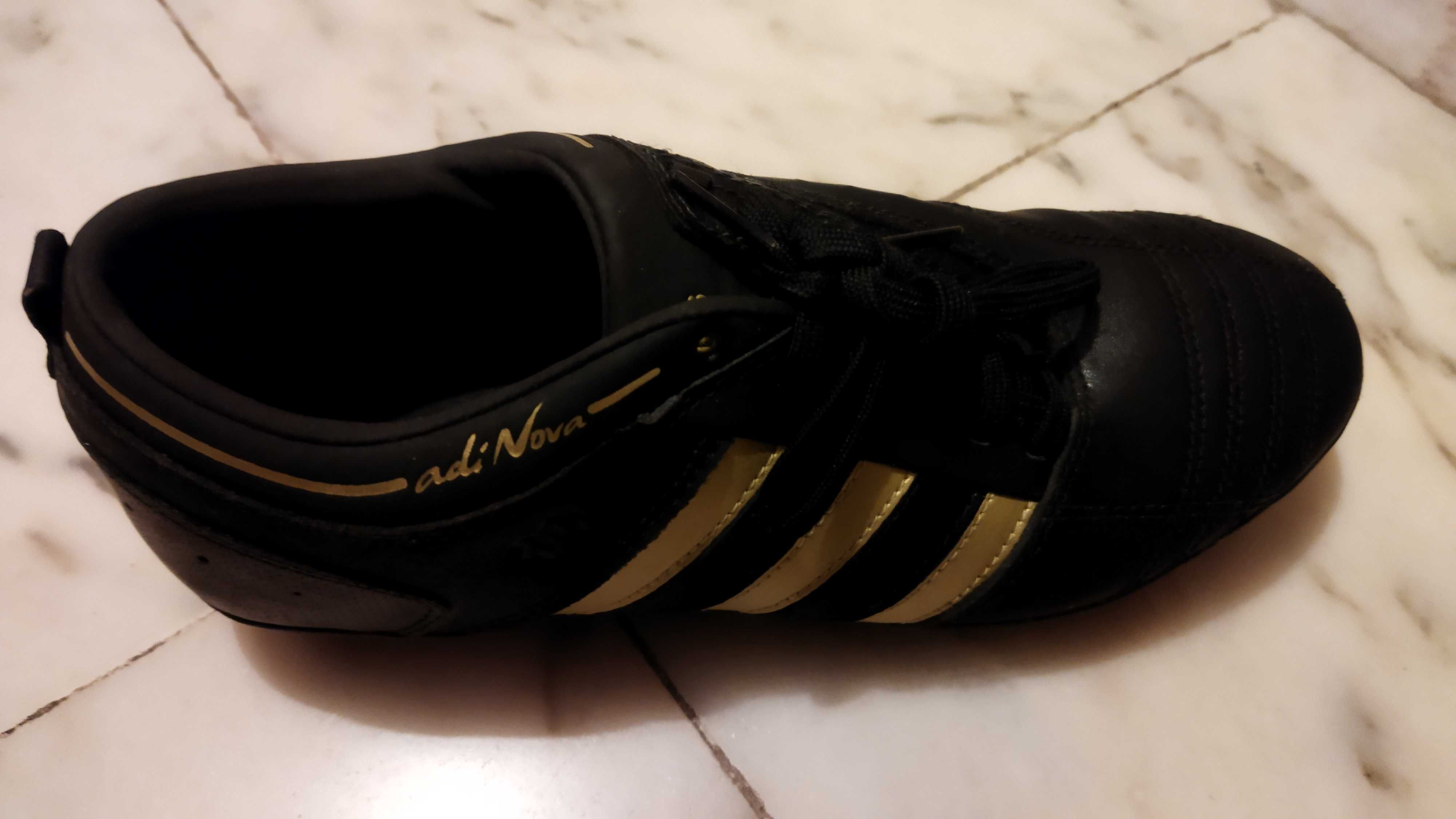 Ténis Adidas Futebol (tamanho 38), caixa original