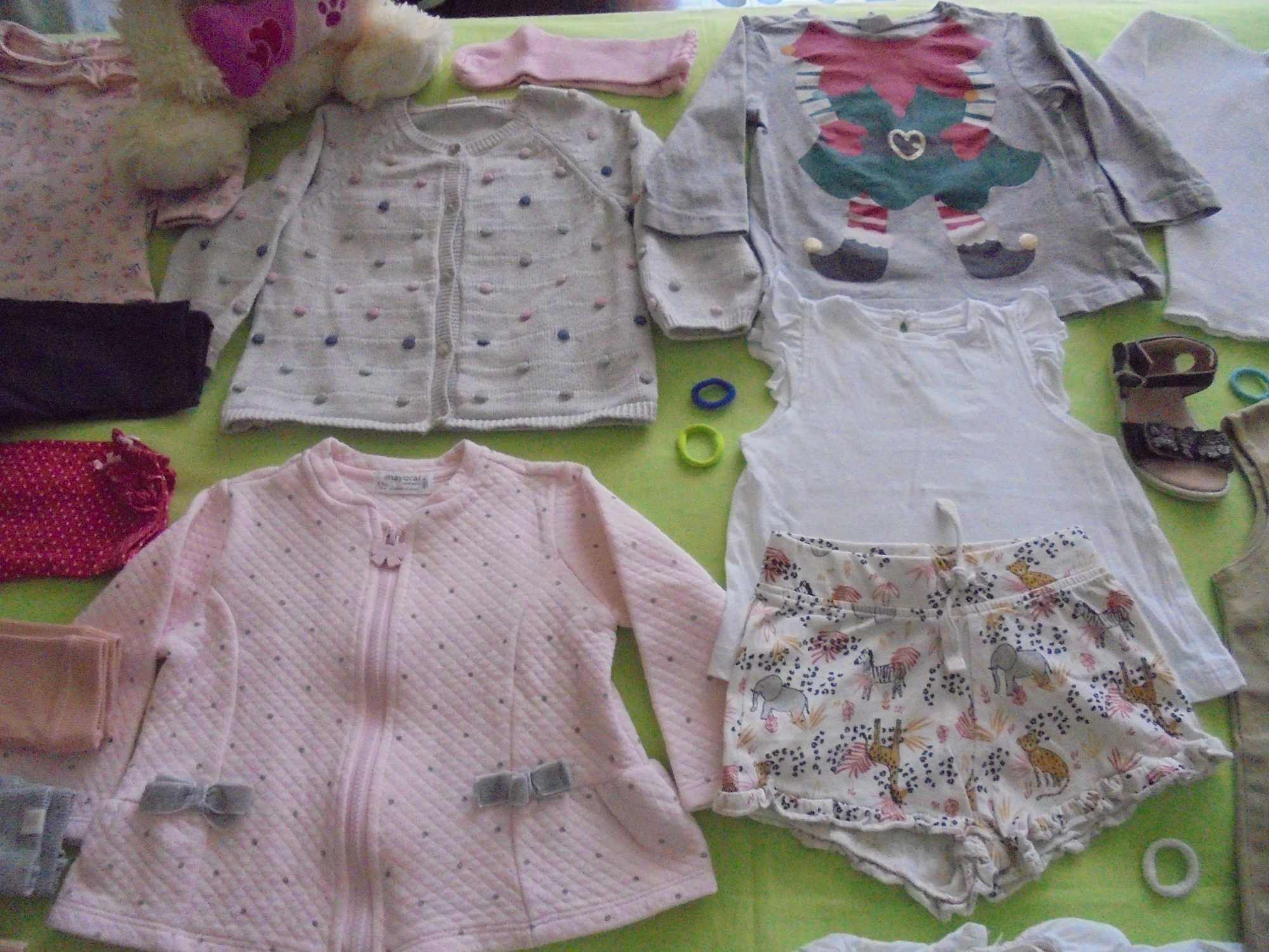 lote de roupa de menina bebé o peluche