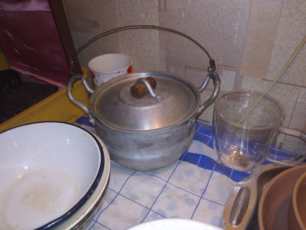 Продам посуду и другую кухонную утварь