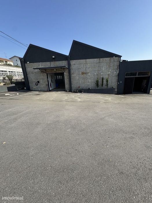 Excelente armazém para arrendamento em creixomil 497m2