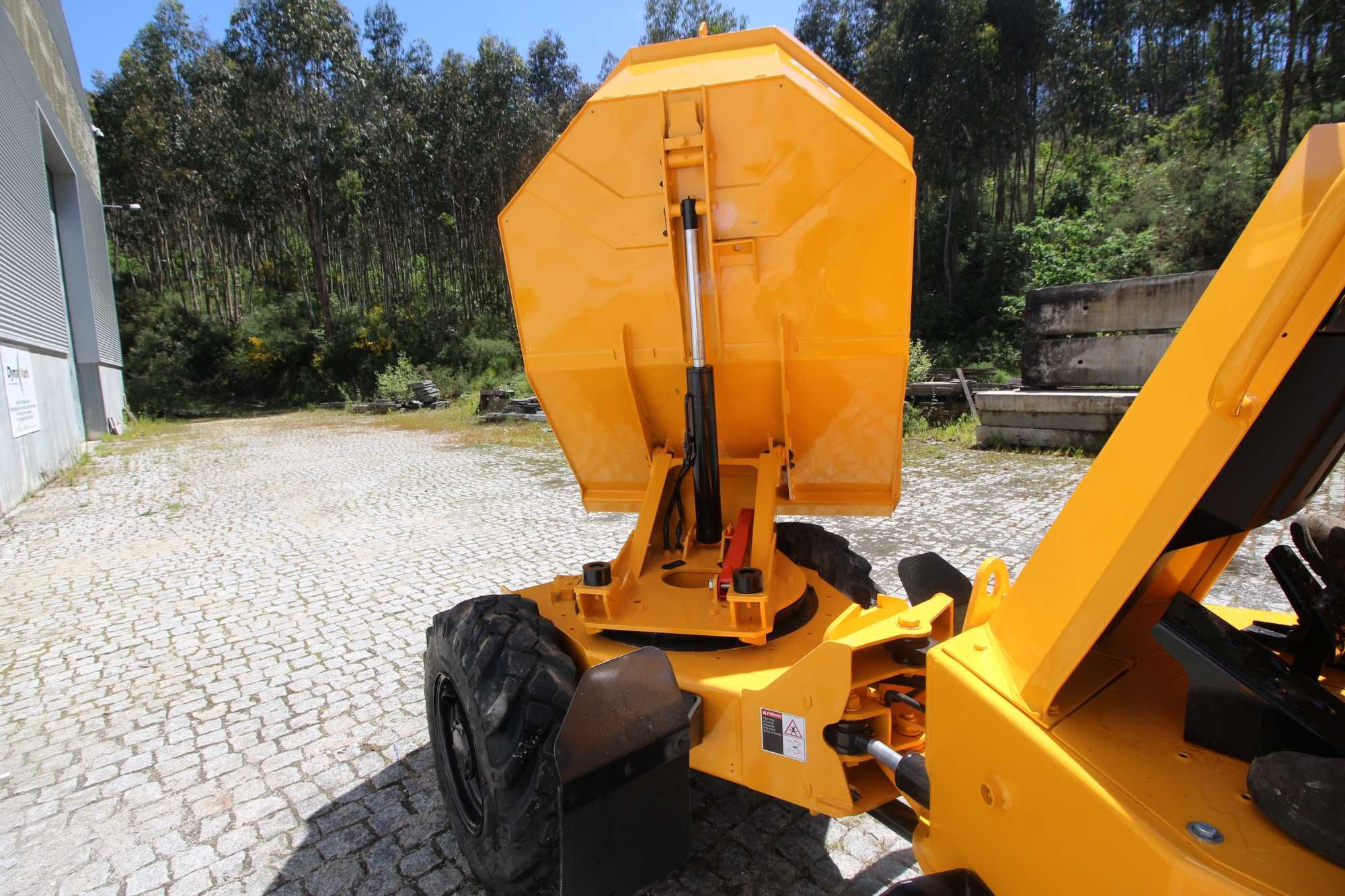 Dumper Thwaites todo terreno  4x4  2.3 toneladas (como novo)