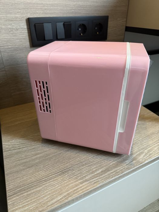 Холодильник для косметики від Sinsay (на сайті розпродан вже) новий!