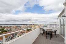 Apartamento T2 com Vista Rio – 10º Andar com Varanda e Terraço