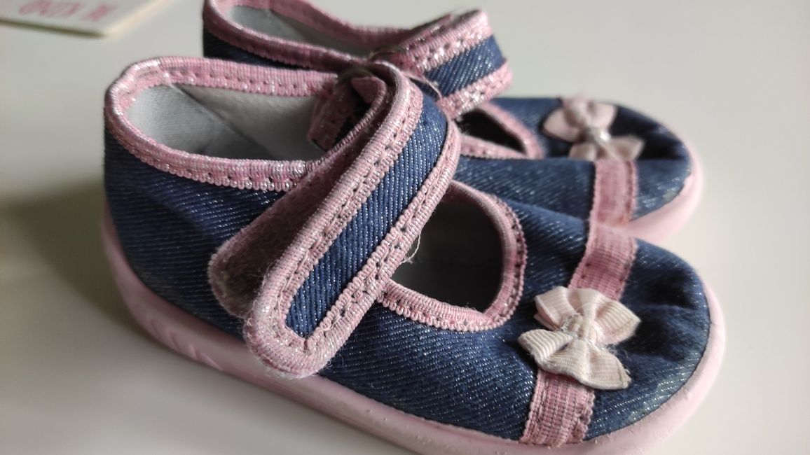 Kapcie dla dziewczynki buciki buty dziecięce