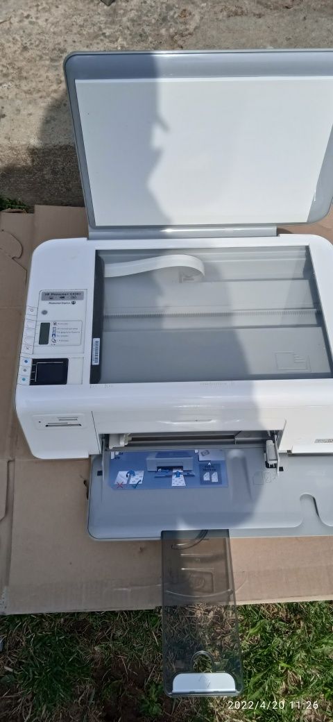 Принтер 3 в одному hp без картриджів так як довго не працював