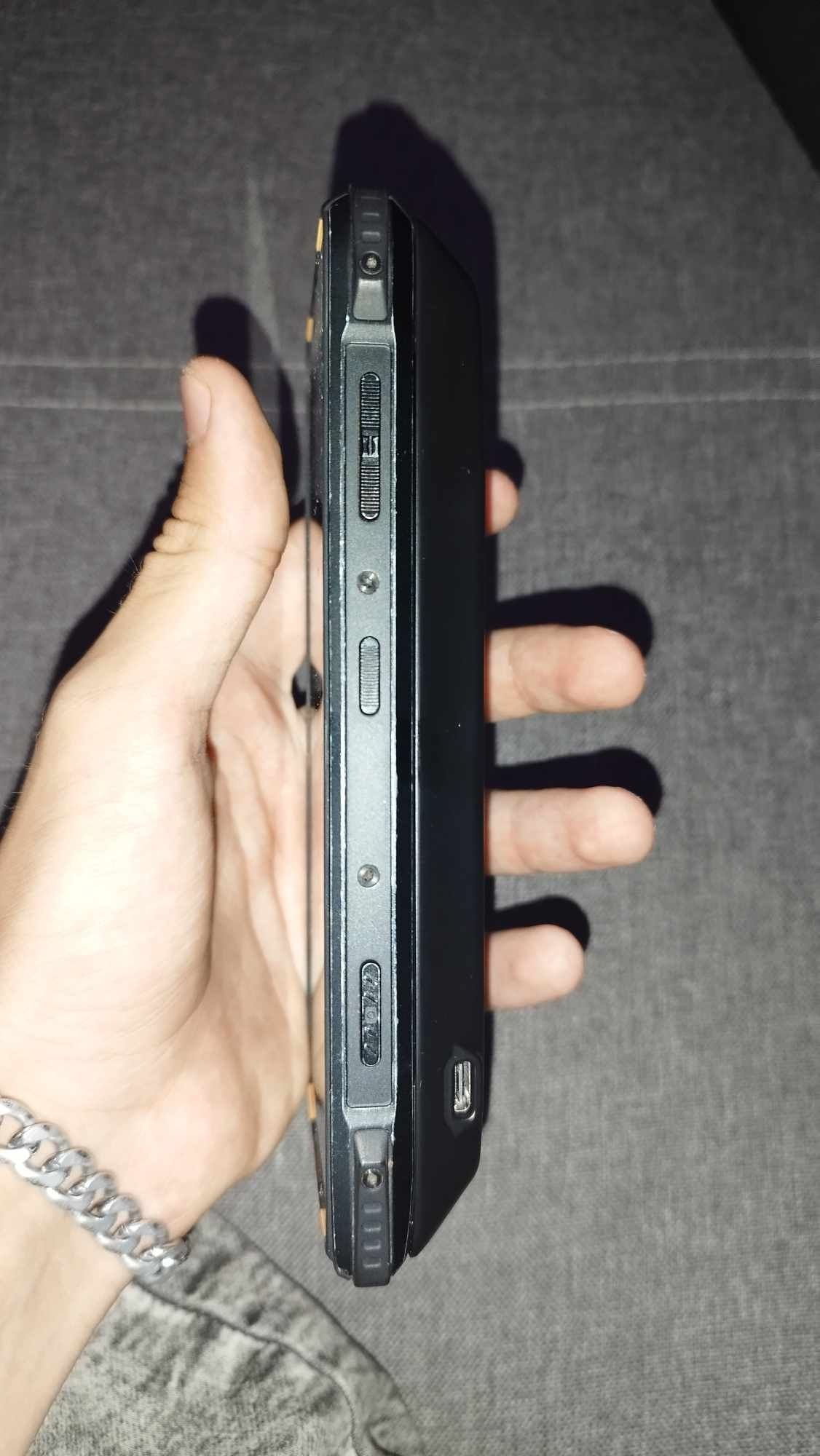 Smartfon Doogee S90
Stan bardzo dobry, niewielkie ślady użytkowania na