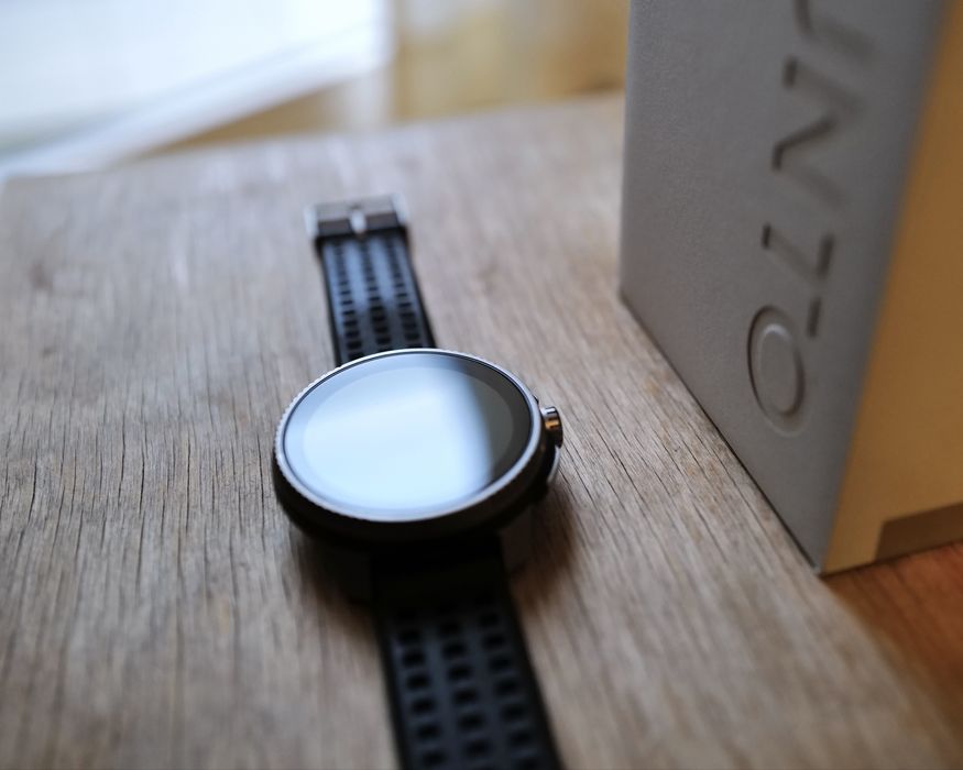 Zegarek sportowy Suunto Race Titanium Charcoal jak Garmin